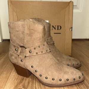 Portland Women's Tan Arizona Ankle Boots‎ Size 7 New In Box